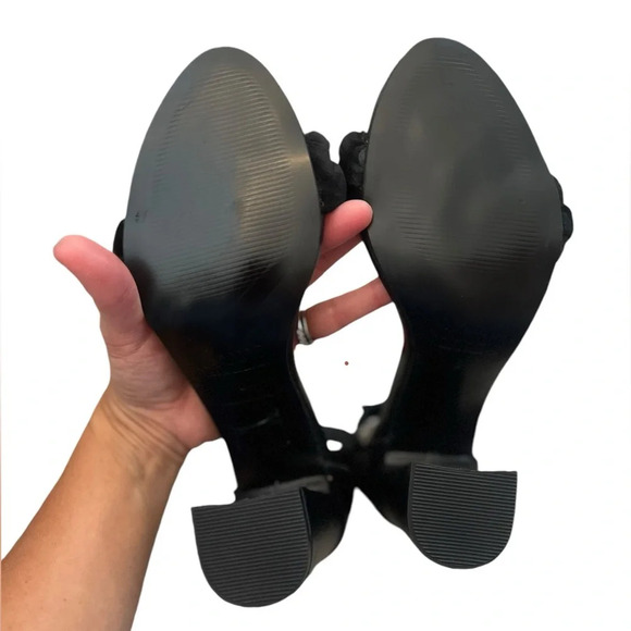 Kaanas black block heels velvet toe in excellent like-new condition size 8 - Picture 5 of 5